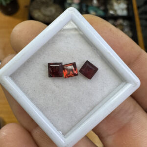 Granada Natural Facetada - Quadrada - 4 mm - Calibrada