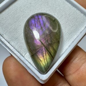 Labradorita Roxa - Cabochão - Gota - 31x19